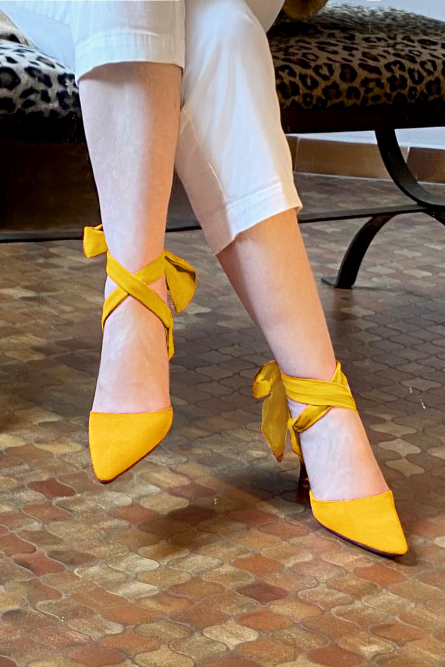 Yellow women's open back shoes, with an ankle scarf. Tapered toe. Medium spool heels. Worn view - Florence KOOIJMAN